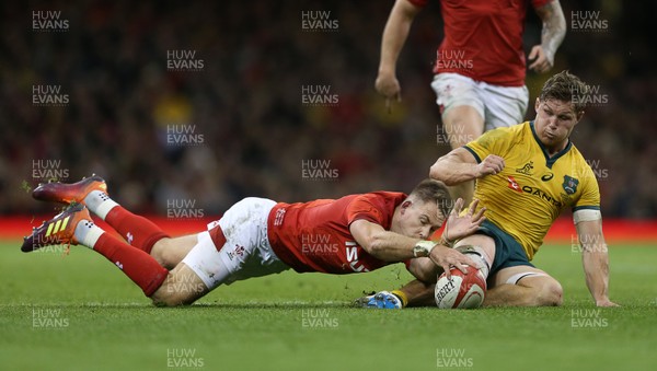 101118 - Wales v Australia - Under Armour Series 2018 - Liam Williams of Wales and Michael Hooper of Australia dive for the ball