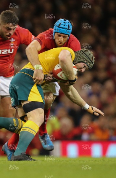 101118 - Wales v Australia, Under Armour Series 2018 - David Pocock of Australia is tackled by Justin Tipuric of Wales
