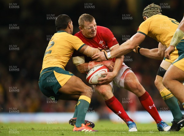 101118 - Wales v Australia, Under Armour Series 2018 - Hadleigh Parkes of Wales is tackled by Kurtley Beale of Australia