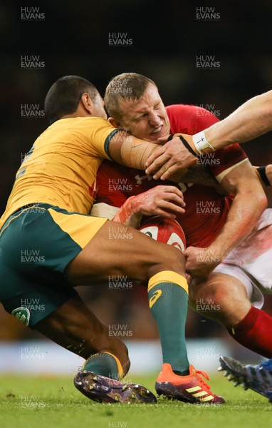101118 - Wales v Australia, Under Armour Series 2018 - Hadleigh Parkes of Wales is tackled by Kurtley Beale of Australia