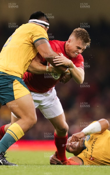 101118 - Wales v Australia, Under Armour Series 2018 - Gareth Anscombe of Wales is tackled