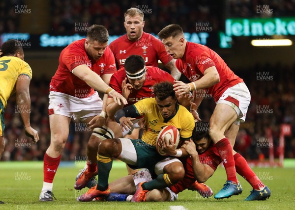 101118 - Wales v Australia, Under Armour Series 2018 - Will Genia of Australia is overwhelmed by the Welsh attack as he claims the ball