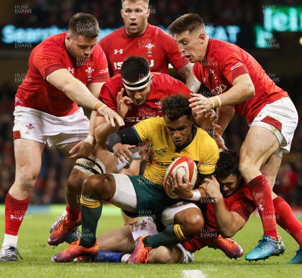101118 - Wales v Australia, Under Armour Series 2018 - Will Genia of Australia is overwhelmed by the Welsh attack as he claims the ball