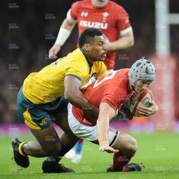 101118 - Wales v Australia - Under Armour Series 2018 - Jonathan Davies of Wales is tackled by Samu Kerevi of Australia 