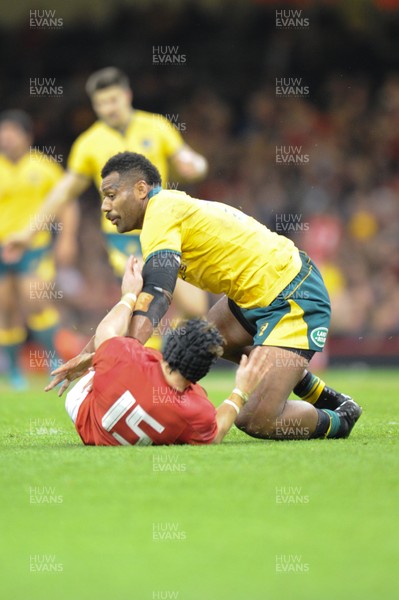 101118 - Wales v Australia - Under Armour Series 2018 - Leigh Halfpenny of Wales is taken out by Samu Kerevi of Australia 