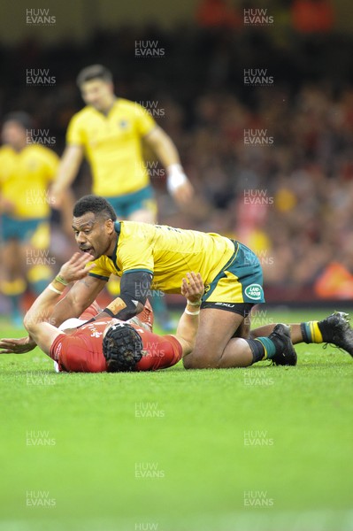 101118 - Wales v Australia - Under Armour Series 2018 - Leigh Halfpenny of Wales is taken out by Samu Kerevi of Australia 