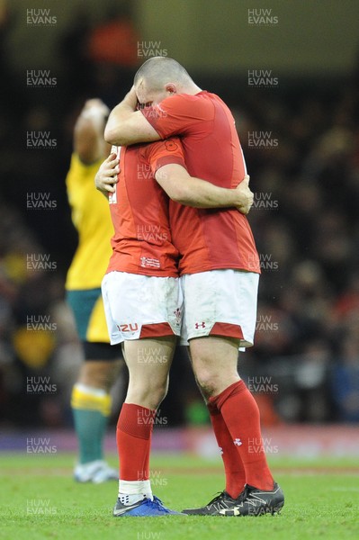 101118 - Wales v Australia - Under Armour Series 2018 - Ken Owens of Wales and Tomos Williams of Wales 