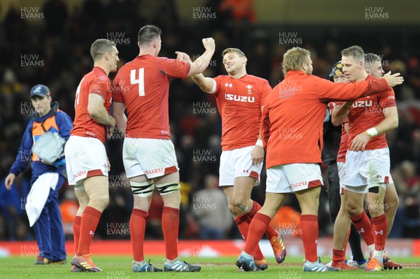 101118 - Wales v Australia - Under Armour Series 2018 -  Wales players celebrate