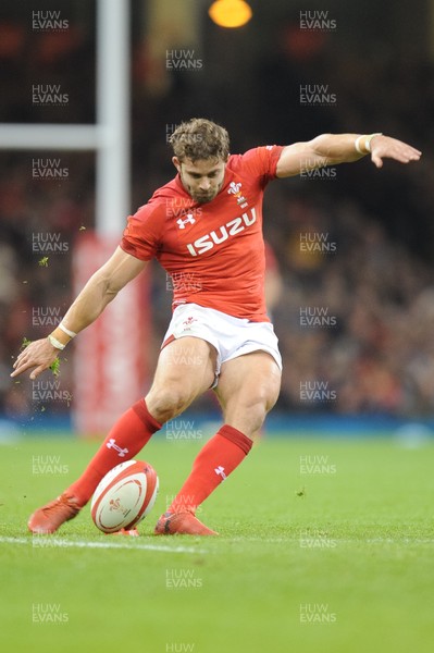 101118 - Wales v Australia - Under Armour Series 2018 - Leigh Halfpenny of Wales 