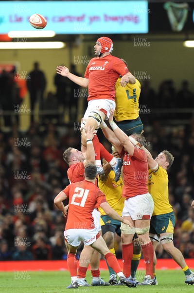 101118 - Wales v Australia - Under Armour Series 2018 - Cory Hill of Wales  wins line out ball