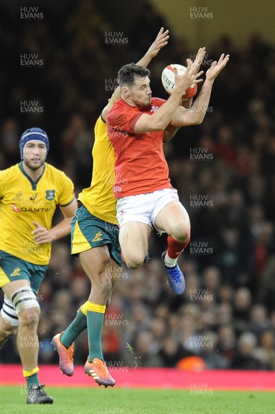 101118 - Wales v Australia - Under Armour Series 2018 - Tomos Williams of Wales 