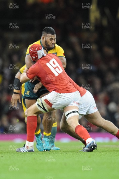 101118 - Wales v Australia - Under Armour Series 2018 - Taniela Tupou of Australia is tackled by Cory Hill of Wales 