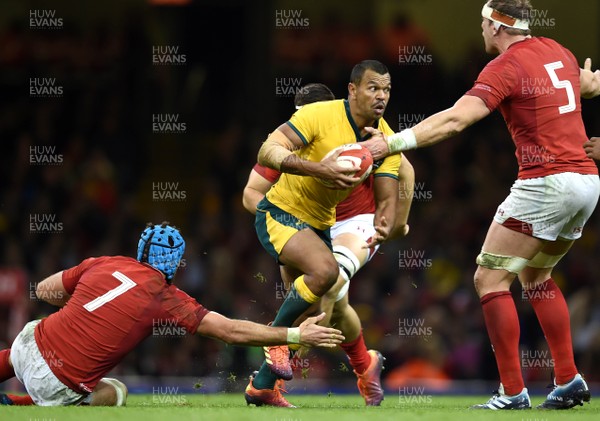 101118 - Wales v Australia - Under Armour Series - Kurtley Beale of Australia is tackled by Justin Tipuric and Alun Wyn Jones of Wales