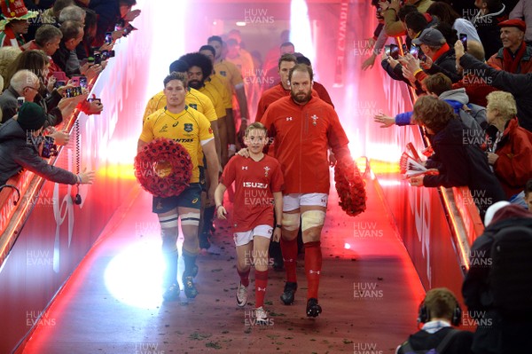 111117 - Wales v Australia - Under Armour Series 2017 - Michael Hooper of Australia and Alun Wyn Jones of Wales lead out their sides