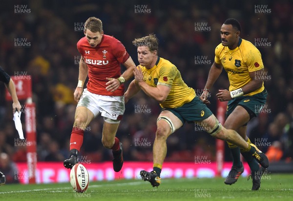 111117 - Wales v Australia - Under Armour Series 2017 - Liam Williams of Wales is tackled by Michael Hooper of Australia
