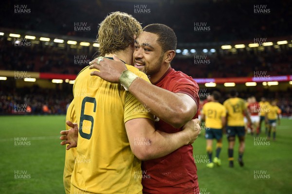 111117 - Wales v Australia - Under Armour Series 2017 - Taulupe Faletau of Wales and Ned Hanigan of Australia at the end of the game
