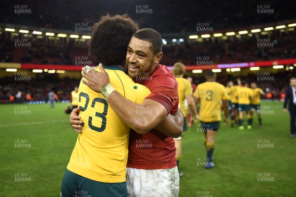 111117 - Wales v Australia - Under Armour Series 2017 - Taulupe Faletau of Wales and Henry Speight of Australia at the end of the game