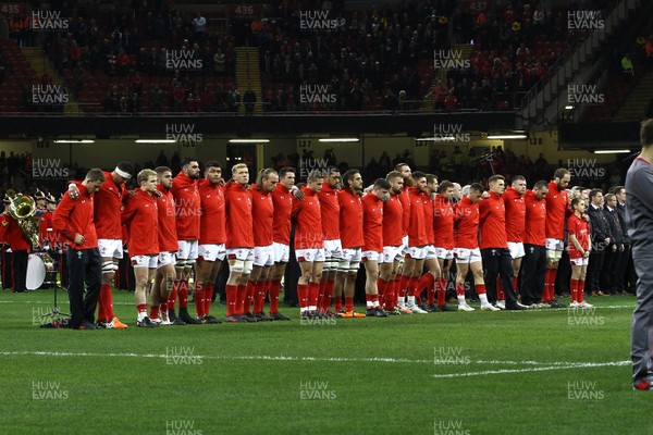 111117 Wales v Australia - Under Armour 2017 Series -  Players of Wales line pay their respects to the fallen