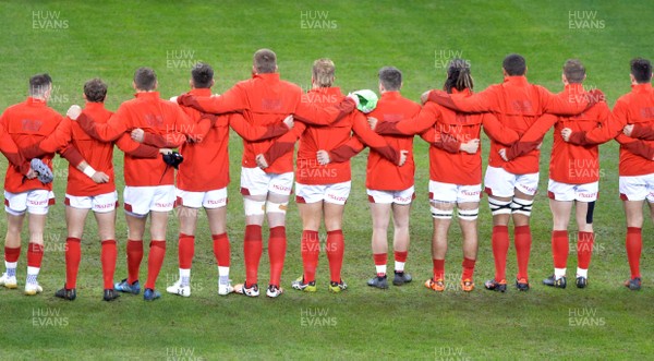 111117 Wales v Australia - Welsh Team during the Anthem