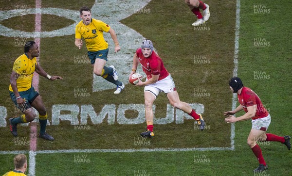 111117 Wales v Australia - Jonathan Davies of Wales looks to offload to Leigh Halfpenny of Wales 