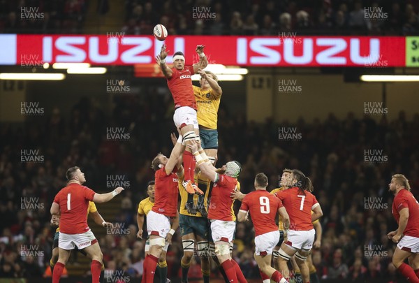 111117 - Wales v Australia, Under Armour Series 2017 - Aaron Shingler of Wales wins the line out ball from Ned Hanigan of Australia