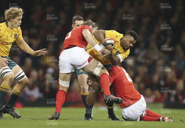 111117 - Wales v Australia, Under Armour Series 2017 - Samu Kerevi of Australia is tackled by Aaron Shingler of Wales and Alun Wyn Jones of Wales