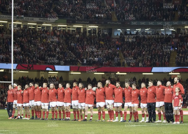 111117 - Wales v Australia, Under Armour Series 2017 - Wales team lines up for the anthem