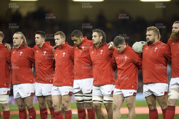 111117 - Wales v Australia, Under Armour Series 2017 - Players during the anthem