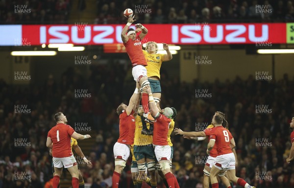 111117 - Wales v Australia, Under Armour Series 2017 - Aaron Shingler of Wales wins the linnet ball from Ned Hanigan of Australia