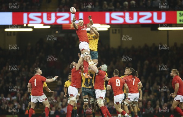 111117 - Wales v Australia, Under Armour Series 2017 - Aaron Shingler of Wales wins the line out ball from Ned Hanigan of Australia