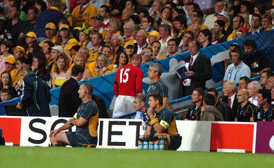 14.09.07 - Wales v Australia - Rugby World Cup 2007 -  Wales' Gareth Thomas leaves the field with an injury 