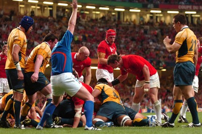 14.09.07 - Wales v Australia - Rugby World Cup 2007 -  The referee awards Jonathan Thomas a try 