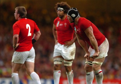 14.09.07 - Wales v Australia - Rugby World Cup 2007 -  Wales' Colin charvis and Ian Gough look dejected 