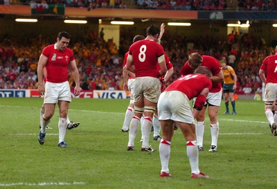 14.09.07 - Wales v Australia - Rugby World Cup 2007 -  Wales players look dejected at the end of the game 