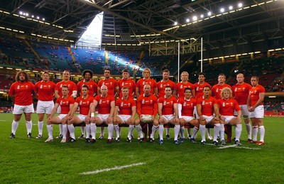14.09.07 - Wales v Australia - Rugby World Cup 2007 -  Wales players line up for a team picture 