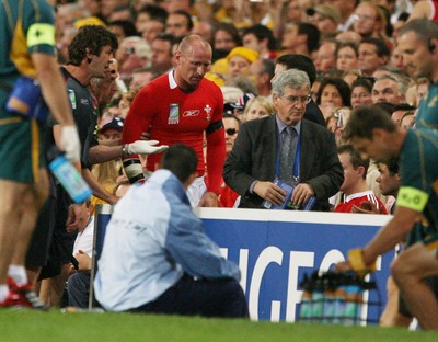 15.09.07  Wales v Australia... Wales Gareth Thomas leaves the field with the medical staff. 