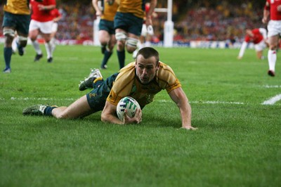 15.09.07  Wales v Australia... Australia's Chris Latham scores try.  