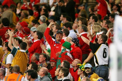 15.09.07  Wales v Australia... Welsh fans cheer their team on.  