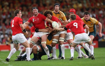 15.09.07  -Wales v Australia, RWC 2007 -  Wales' Ian Gough releases the ball to Dwayne Peel 