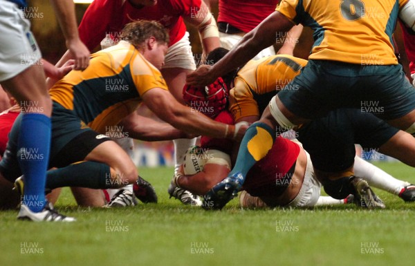 14.09.07 - Wales v Australia - Rugby World Cup 2007 -  Wales' Jonathan Thomas(red scrum cap) touches down to score try 