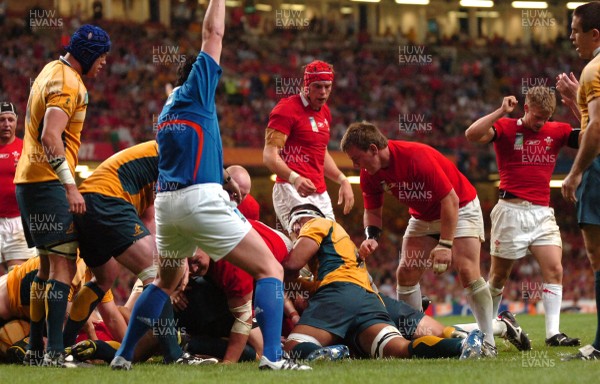 14.09.07 - Wales v Australia - Rugby World Cup 2007 -  The referee awards Jonathan Thomas a try 