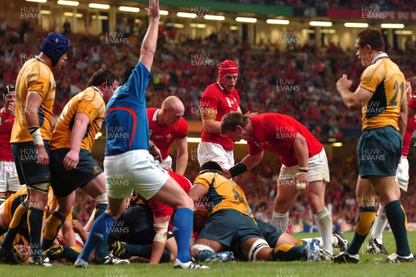 14.09.07 - Wales v Australia - Rugby World Cup 2007 -  The referee awards Jonathan Thomas a try 