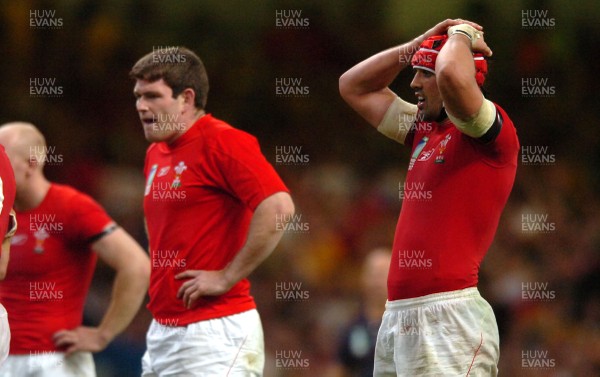 14.09.07 - Wales v Australia - Rugby World Cup 2007 -  Wales' Michael Owen and Jonathan Thomas look dejected 