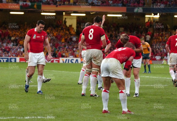 14.09.07 - Wales v Australia - Rugby World Cup 2007 -  Wales players look dejected at the end of the game 