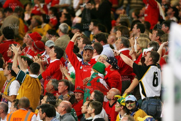 15.09.07  Wales v Australia... Welsh fans cheer their team on.  