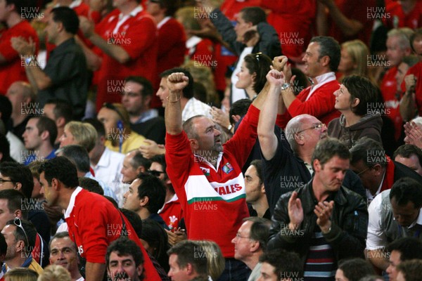 15.09.07  Wales v Australia... Welsh fans cheer their team on.  