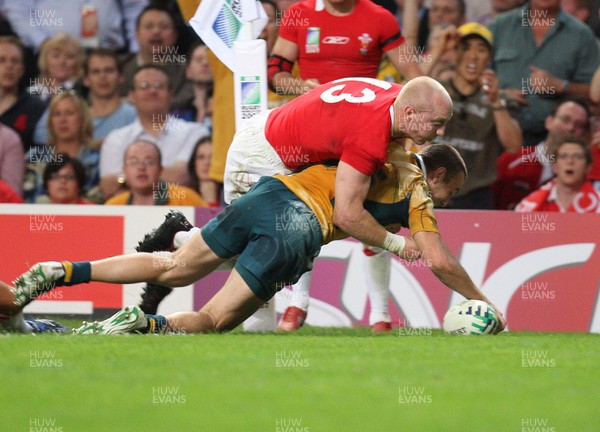 15.09.07 -Wales v Australia, RWC 2007 -  Australia's Chris Latham beats Tom Shanklin to score try 