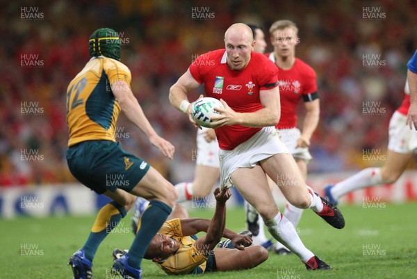 15.09.07 -Wales v Australia, RWC 2007 -  Wales' Tom Shanklin takes on Matt Giteau as George Gregan tries to hang on 