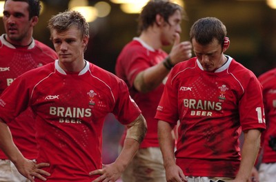 04.11.06 - Wales v Australia - Invesco Perpetual Series 2006 - Dwayne Peel and Kevin Morgan(R) looks dejected 