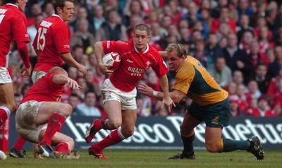 04.11.06 - Wales v Australia - Invesco Perpetual Series 2006 - Wales' Shane Williams gets past Australia's Phil Waugh 